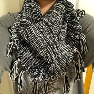 Two Scarf Bundle - black/white multi and olive